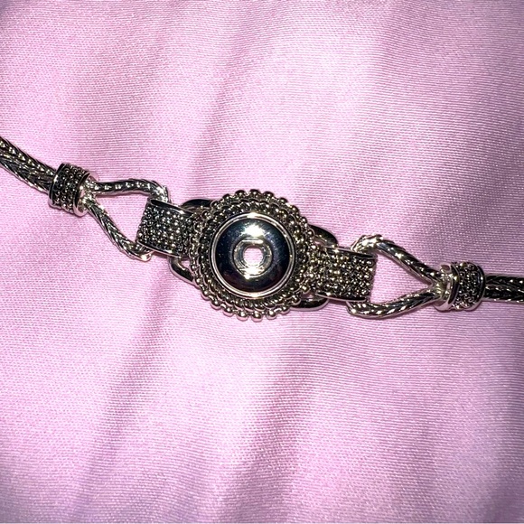 Magnolia & Vine Silver Toggle Small Snap Bracelet - Picture 3 of 5
